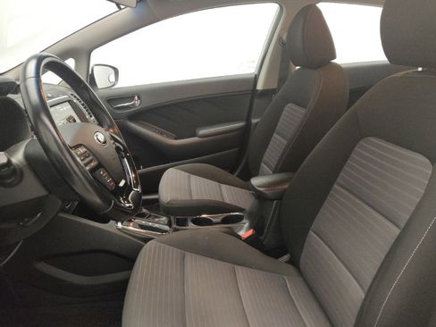 Used 2017 Kia Forte S image 17