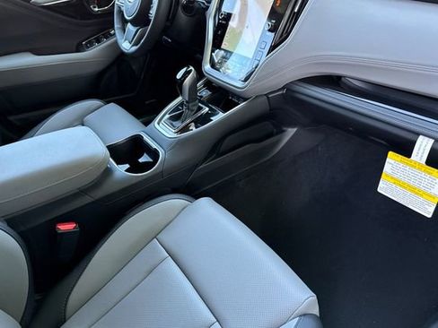 Used 2025 Subaru Outback Limited image 13