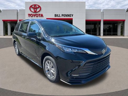 New 2026 Toyota Sienna LE FWD image 7