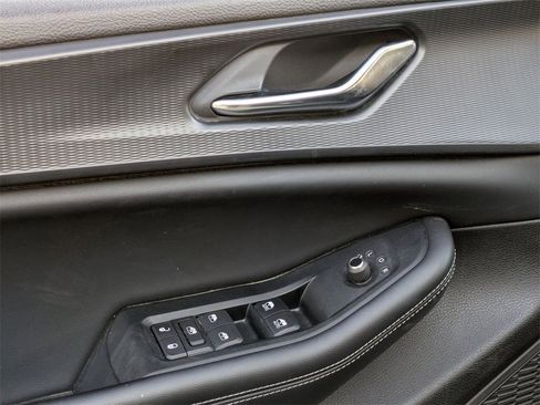 Used 2024 Jeep Grand Cherokee Altitude image 13