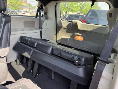 Used 2018 Dodge Grand Caravan SXT FWD image 11