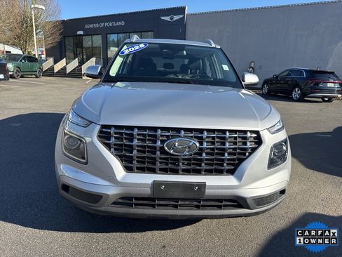 Used 2025 Hyundai Venue SEL image 2