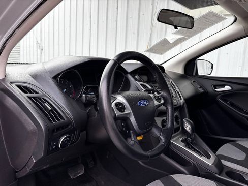 Used 2014 Ford Focus SE w/ SE Sport Package FWD image 11