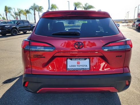 Used 2025 Toyota Corolla Cross XLE w/ Convenience Package FWD image 5