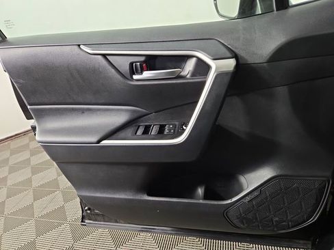 Used 2025 Toyota RAV4 XLE image 27