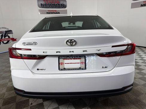 Used 2025 Toyota Camry LE image 4