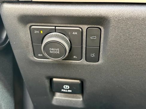 Used 2025 Ford Expedition Active AWD/4WD image 25