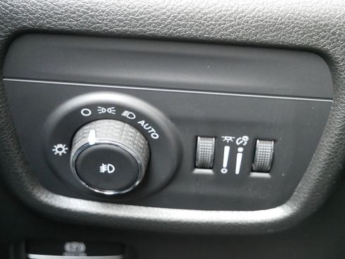 New 2025 Jeep Grand Cherokee Limited w/ Black Appearance Package image 18