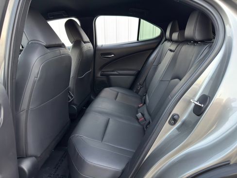 Used 2022 Lexus UX 200 image 39