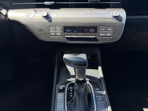 Certified 2025 Hyundai Kona SEL AWD/4WD image 11