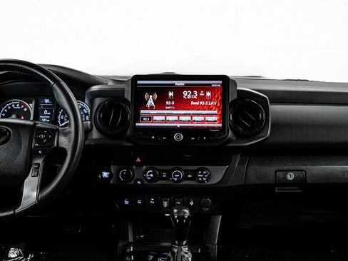 Used 2020 Toyota Tacoma TRD Sport w/ Technology Package AWD/4WD image 22