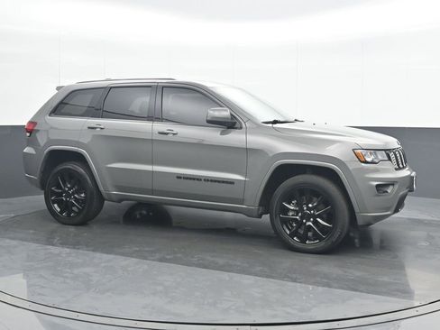 Used 2022 Jeep Grand Cherokee Laredo X image 8