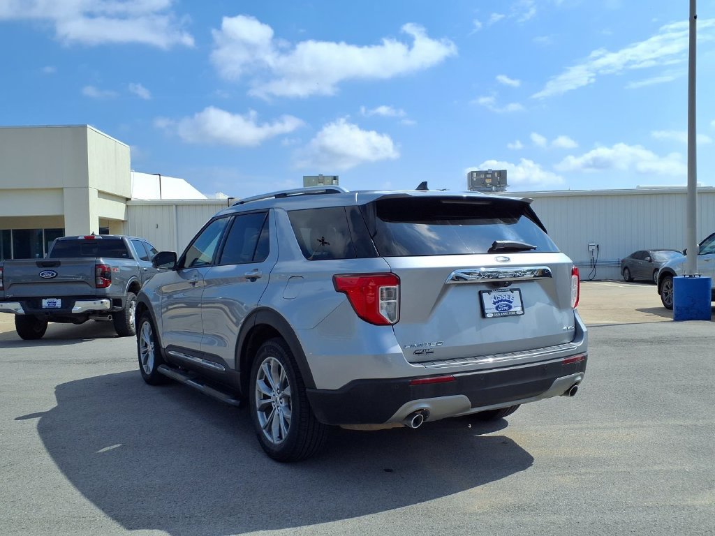 Used 2022 Ford Explorer Limited AWD/4WD image 2