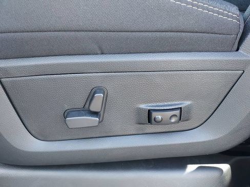New 2026 RAM 2500 Big Horn AWD/4WD image 18
