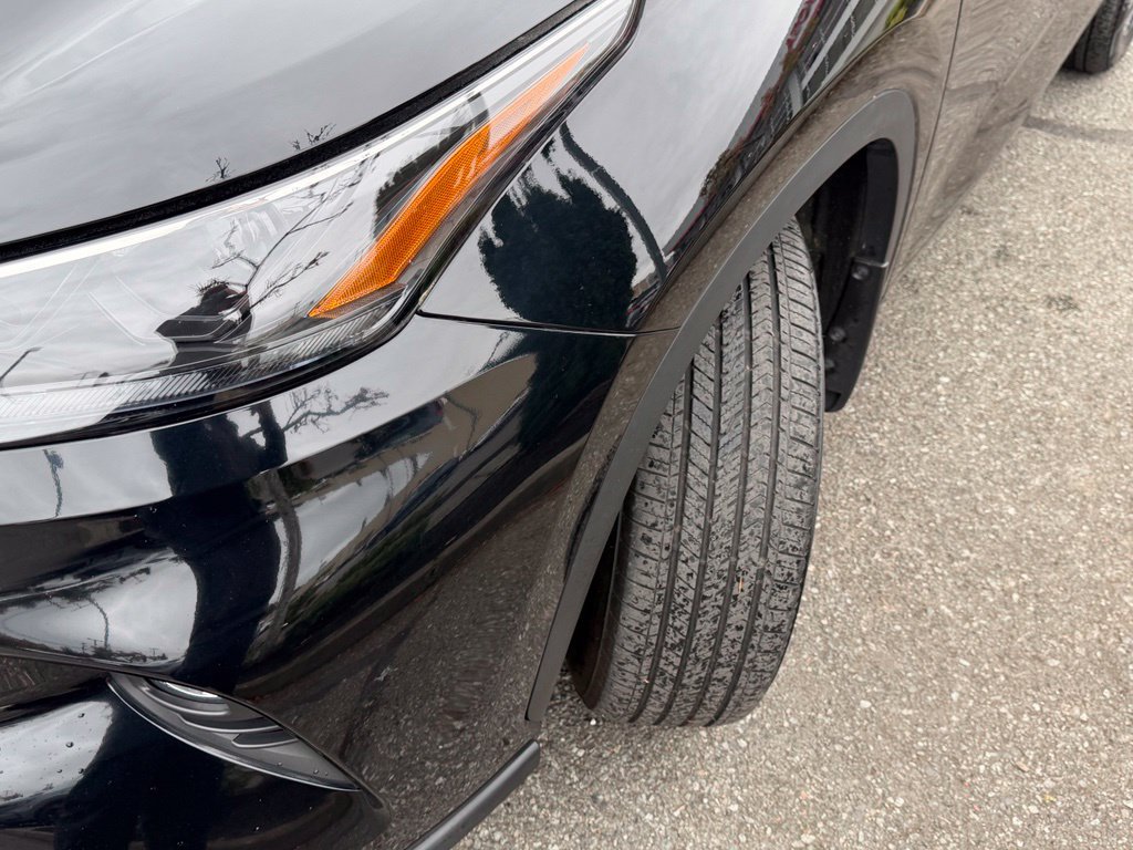 Used 2023 Toyota Highlander XLE AWD/4WD image 3