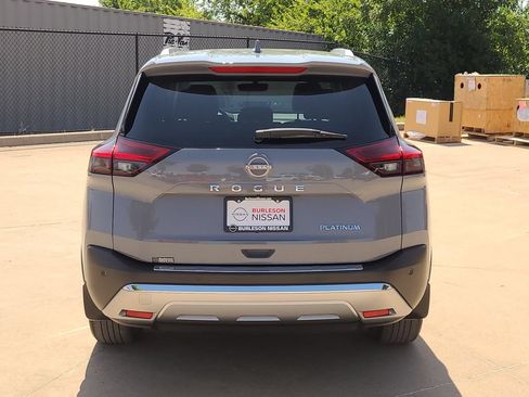 Certified 2023 Nissan Rogue Platinum w/ Platinum Premium Package FWD image 3