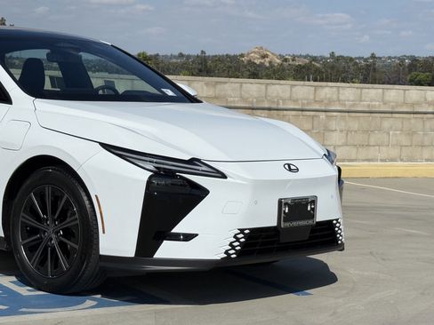 New 2026 Lexus ES 350e FWD image 3