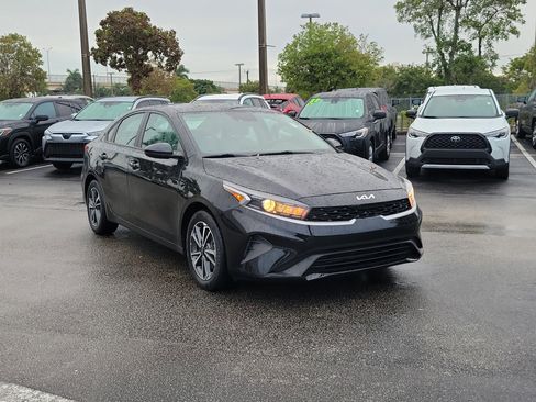 Used 2023 Kia Forte LXS image 4