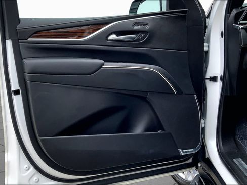 Used 2023 Cadillac Escalade Luxury AWD/4WD image 21
