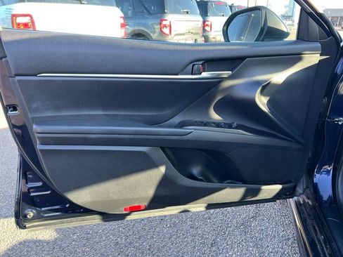 Used 2022 Toyota Camry SE image 11