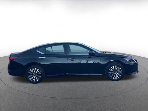 Used 2025 Nissan Altima 2.5 SV image 16