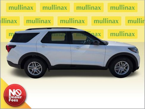 New 2026 Ford Explorer Active image 2