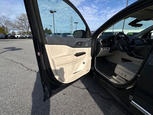 Used 2021 GMC Acadia Denali w/ Denali Ultimate Package AWD/4WD image 20
