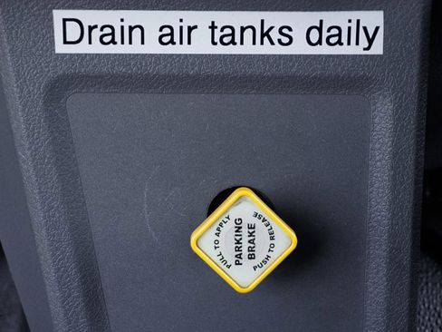 Used 2015 Ford F650 2WD Crew Cab Super Duty image 37