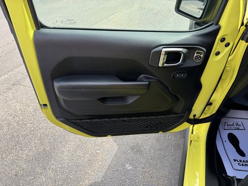 Used 2024 Jeep Wrangler Unlimited Rubicon 4xe AWD/4WD image 8