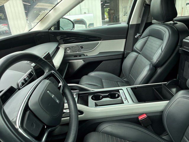 Used 2025 Lincoln Nautilus Reserve AWD/4WD image 5
