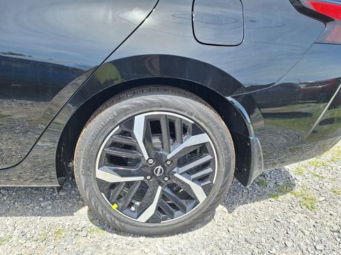 New 2025 Nissan Versa SR w/ Trunk Package image 23