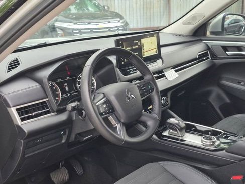 Used 2025 Mitsubishi Outlander SE AWD/4WD image 13