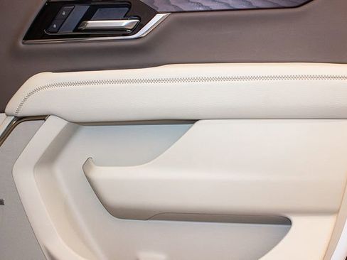 Used 2025 GMC Yukon XL Denali image 14