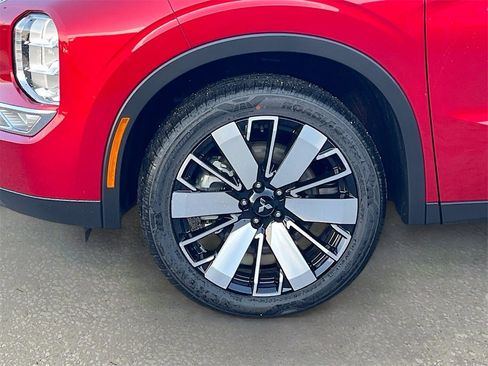 New 2025 Mitsubishi Outlander SE image 33