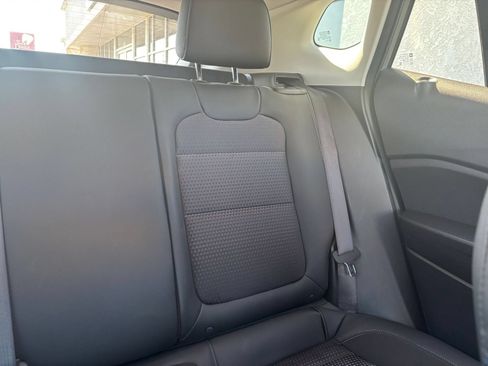 Used 2025 Chevrolet Trax LT FWD image 35