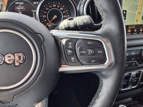 Used 2022 Jeep Wrangler Unlimited Sahara AWD/4WD image 24