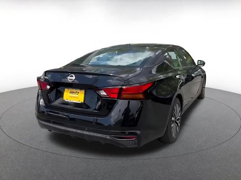 Used 2025 Nissan Altima 2.5 SV FWD image 11