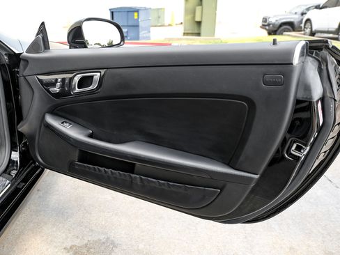 Used 2017 Mercedes-Benz SLC 300 image 38