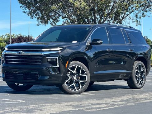 Used 2025 Chevrolet Traverse High Country w/ LPO, Floor Liner Package AWD/4WD image 8
