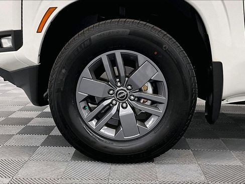 New 2025 Nissan Frontier SV w/ SV Convenience Package RWD image 12