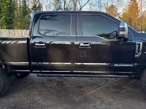 Used 2022 Ford F250 Platinum w/ FX4 Off-Road Package image 16