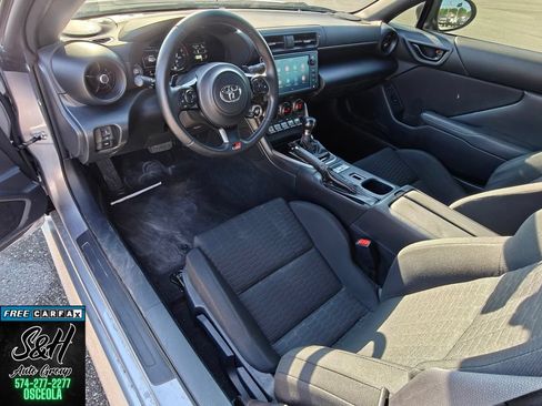 Used 2023 Toyota GR86 w/ ALL Weather Mat Package (TMS) RWD image 4
