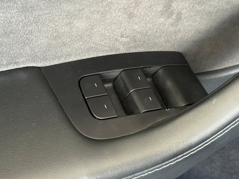 Used 2022 Tesla Model Y Performance AWD/4WD image 13