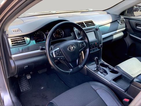 Used 2016 Toyota Camry SE FWD image 17