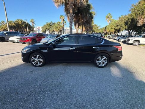 Used 2015 Nissan Altima 2.5 SV w/ Convenience Package FWD image 2