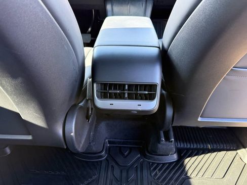 Used 2023 Tesla Model Y AWD image 27