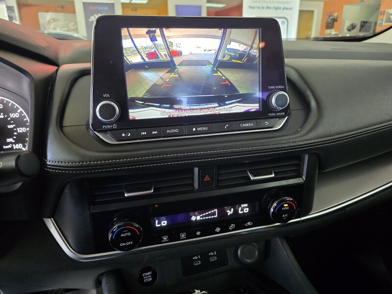 Used 2025 Nissan Rogue SV FWD image 21
