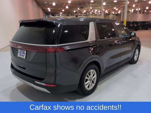 Used 2024 Kia Carnival LX FWD image 3