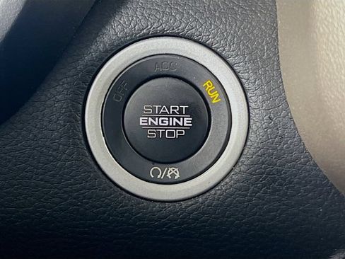 Used 2022 RAM 1500 Laramie AWD/4WD image 18
