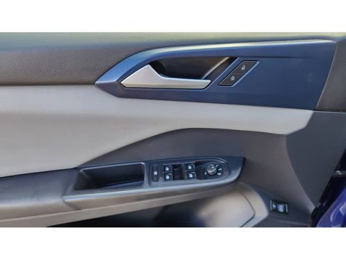 Used 2022 Volkswagen Taos SE image 19